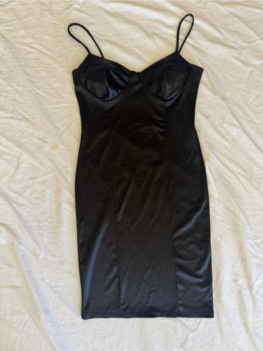 Elegant Black Slim-Fit Pencil Skirt Dress with Sculpted Bust Little Black Dress